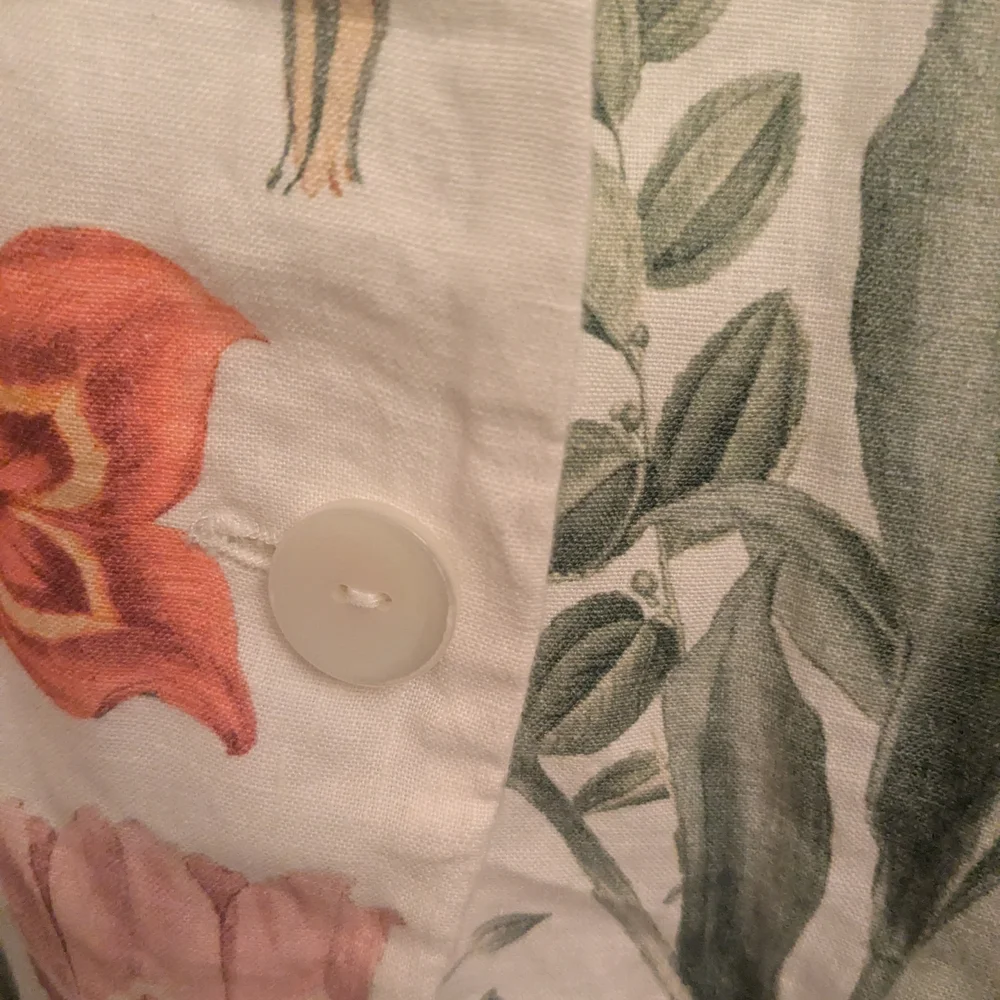 Chico's Elegant White Jacket with Floral Accents - Picture 5 of 11